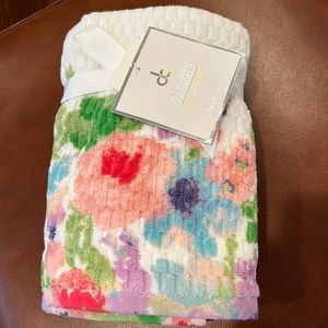 2 Deborah Connolly Floral Hand Towels - NWT